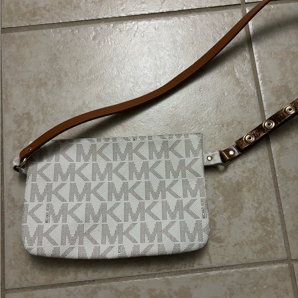 Michael Kors Belt Bag - Picture 5 of 5